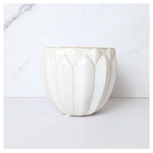 Load image into Gallery viewer, Everly Flowerpot
