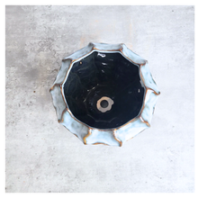 Load image into Gallery viewer, Jin Flowerpot
