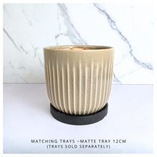 Load image into Gallery viewer, Leaferie Palma beige ceramic flowerpot
