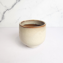 Load image into Gallery viewer, The Leaferie Hanska ceramic pot. 2 colours
