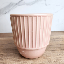 Load image into Gallery viewer, The Leaferie shiri flowerpot. ceramic material . green and pink colour
