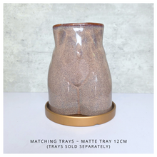 Load image into Gallery viewer, Evia Ceramic vase with speckled texture on a light background, featuring the brand &#39;LEAFERIE&#39;.
