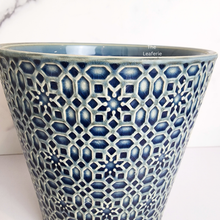 Load image into Gallery viewer, The Leaferie Vana Flowerpot. 3 colours ceramic pot
