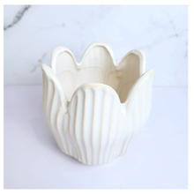 Load image into Gallery viewer, Castillo Flowerpot
