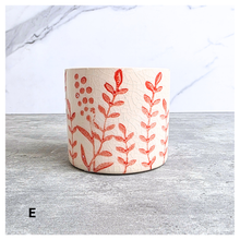 Load image into Gallery viewer, Petit Flowerpot (Series 21)
