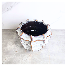 Load image into Gallery viewer, Jin Flowerpot
