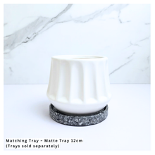 Load image into Gallery viewer, Eirini Flowerpot
