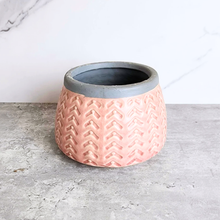 Load image into Gallery viewer, Osamu Flowerpot
