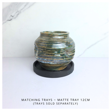 Load image into Gallery viewer, Dune Four ceramic pot with &#39;Dune&#39; design and &#39;LEAFeERIE&#39; branding on a white background.
