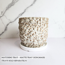 Load image into Gallery viewer, The Leaferie Gatsby Flowerpot. ceramic rock like pot
