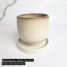 Load image into Gallery viewer, The Leaferie Hanska ceramic pot. 2 colours
