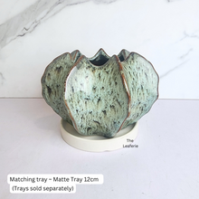 Load image into Gallery viewer, Ghislain Flowerpot

