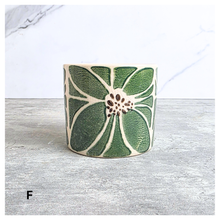 Load image into Gallery viewer, Petit Flowerpot (Series 21)
