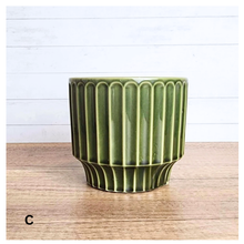 Load image into Gallery viewer, Dieu Flowerpot (3 Colors)
