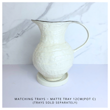 Load image into Gallery viewer, Lumi Leaferie signature pot . 6 designs 
