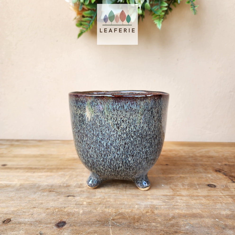 The Leaferie Lazarin blue ceramic pot with leg