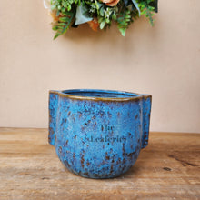 Load image into Gallery viewer, The Leaferie Etain planter. made from ceramic. 2 colours front view of colour B
