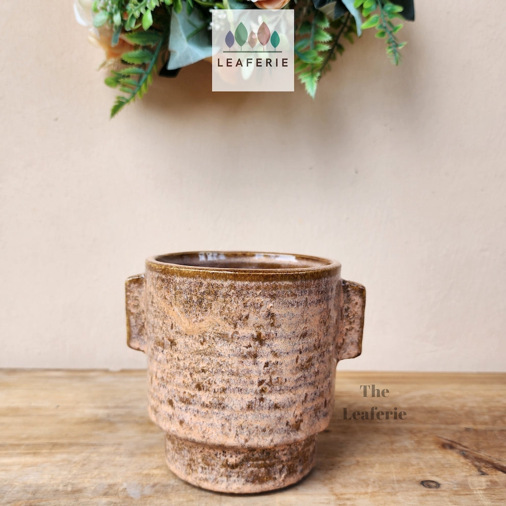 The Leaferie Etienne planter. ceramic pot. front view