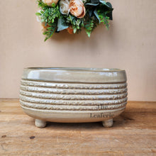 Load image into Gallery viewer, The Leaferie Amable long shallow pot . front view

