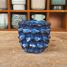 Load image into Gallery viewer, The Leaferie Petit pots series 9. 12 designs small planter. suitable for succulents. Design L
