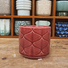 Load image into Gallery viewer, The Leaferie Petit pots series 9. 12 designs small planter. suitable for succulents. Design B
