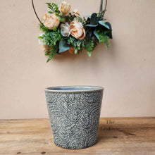 Load image into Gallery viewer, The Leaferie Eimile grey pot. ceramic material. front view
