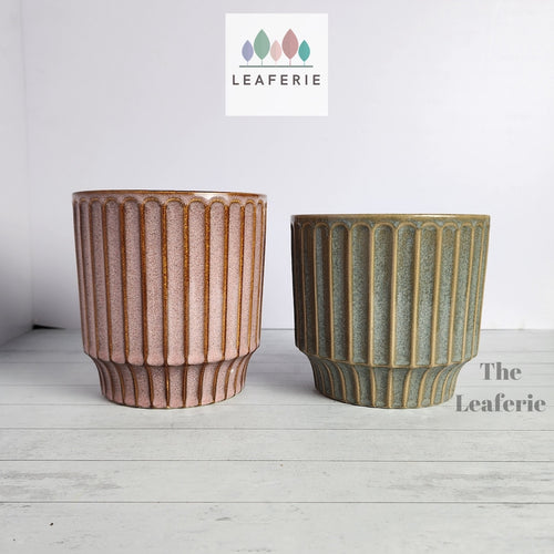 The Leaferie Romain pot. red and green colour . ceramic planter. front view of both pot
