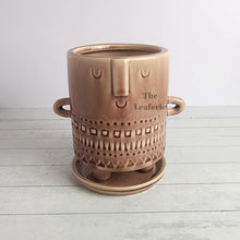Load image into Gallery viewer, The Leaferie Deidre plant pot with tray. comes in 2 colours . Front view of design B
