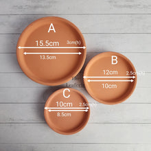 Load image into Gallery viewer, The Leaferie Terracotta round trays with stand . 3 sizes.  top view and size
