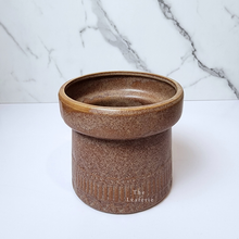 Load image into Gallery viewer, The Leaferie Quan Castle like plant pot. ceramic planter . front view
