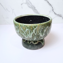 Load image into Gallery viewer, The Leaferie Ryota plant pot. green bowl ceramic planter . front view

