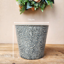 Load image into Gallery viewer, The Leaferie Eimile grey pot. ceramic material. front view and size
