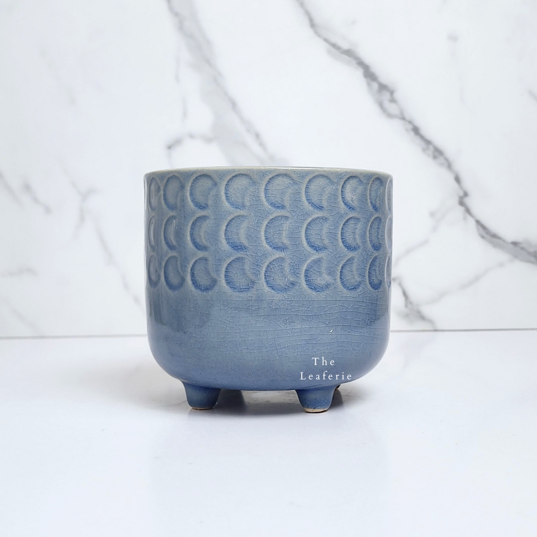 The Leaferie Tomio Plant pot. blue and white colour. Front view of blue pot A