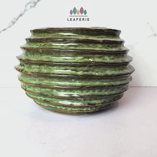 The Leaferie Truette flowerpot. green ceramic