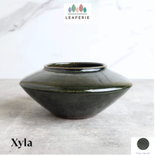 Load image into Gallery viewer, Xyla Flowerpot
