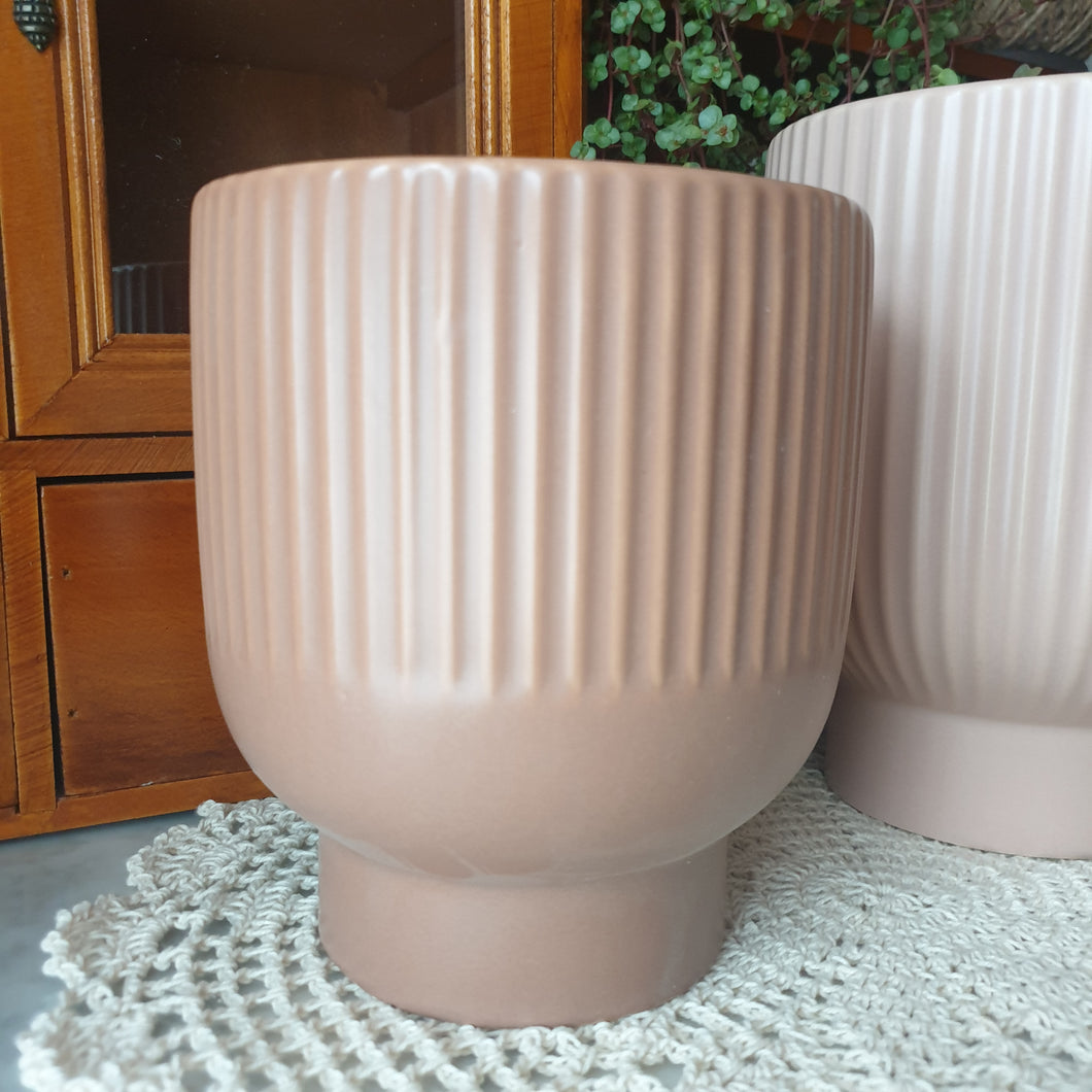 The Leaferie coppa flowerpot v2 . 2 sizes . front view of mini brown