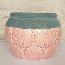 Load image into Gallery viewer, The Leaferie Fiore plant pot. pink and grey .ceramic material. front view

