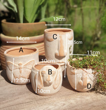 Load image into Gallery viewer, The Leaferie Rapanui terracotta pot
