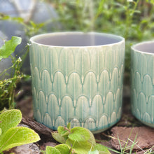 Load image into Gallery viewer, The Leaferie Icaria flowerpot. 2 sizes and 3 colours. ceramic material
