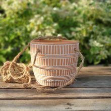 Load image into Gallery viewer, Lyon Series 4 Terracotta Hanging pot set
