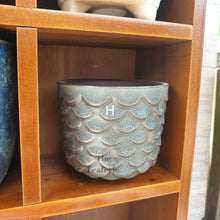 Load image into Gallery viewer, The Leaferie Petit pots Series 4. 11 ceramic small planter. suitable for succulents. Design H
