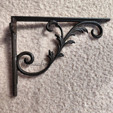 Load image into Gallery viewer, The Leaferie Cast Iron hanging hook 1 . front view

