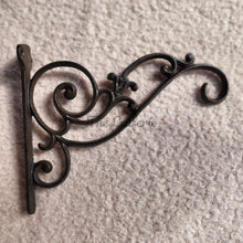 Load image into Gallery viewer, The Leaferie Cast Iron wall hanging hook 2. front view
