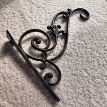 Load image into Gallery viewer, The Leaferie Cast Iron wall hanging hook 2. front view
