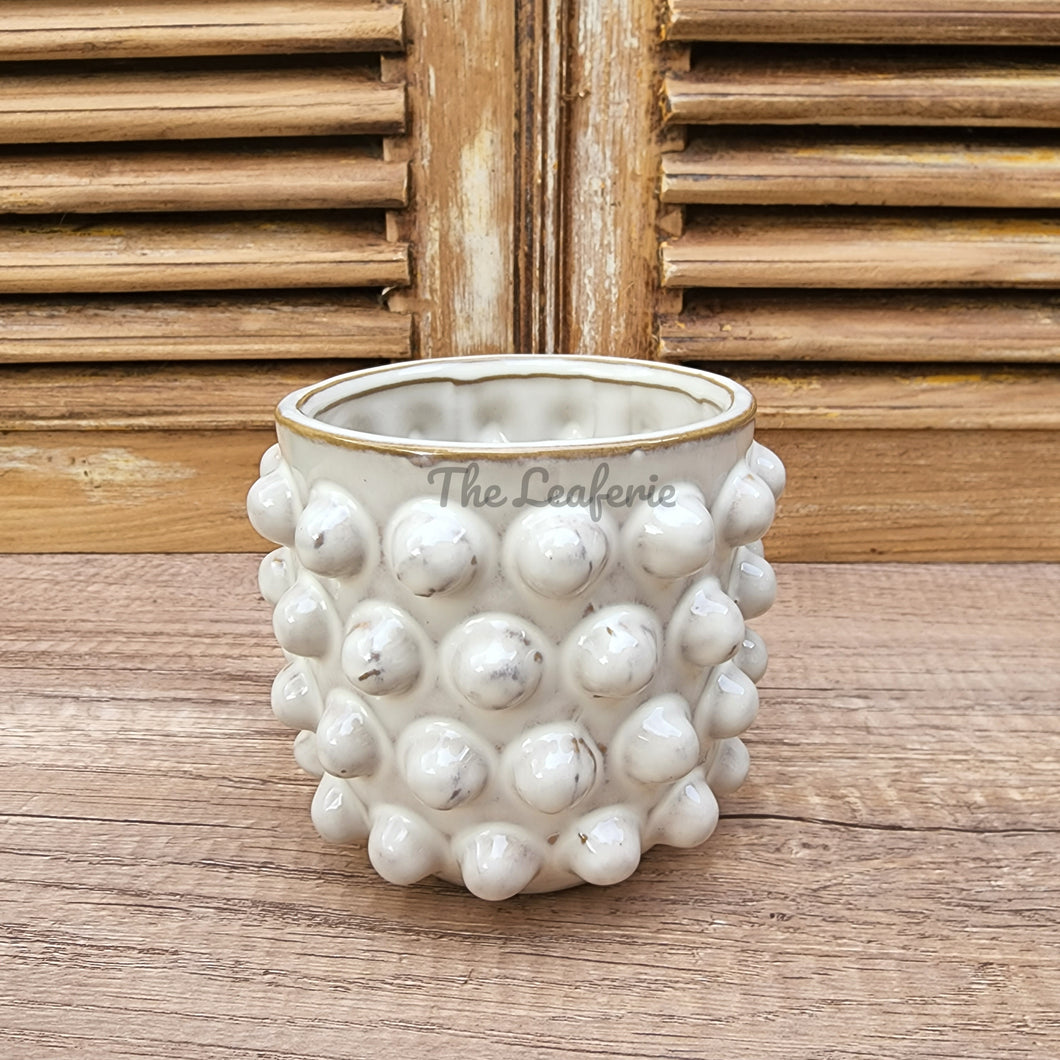 The Leaferie Pinka pot. 3 colours ceramic pot with studs.