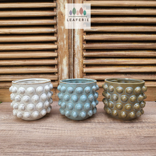 The Leaferie Pinka pot. 3 colours ceramic pot with studs.