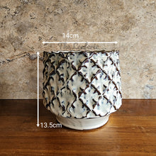 Load image into Gallery viewer, The Leaferie Alnwick ceramic flowerpot . front view. Measurement
