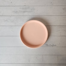 Load image into Gallery viewer, The Leaferie Matte round trays . 8 colours. ceramic and 4 sizes pink colour
