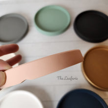 Load image into Gallery viewer, The Leaferie Matte round trays . 8 colours. ceramic and 4 sizes
