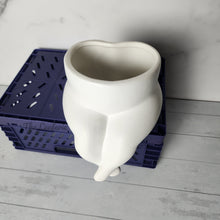 Load image into Gallery viewer, The Leaferie Albertine ceramic flowerpot Top view
